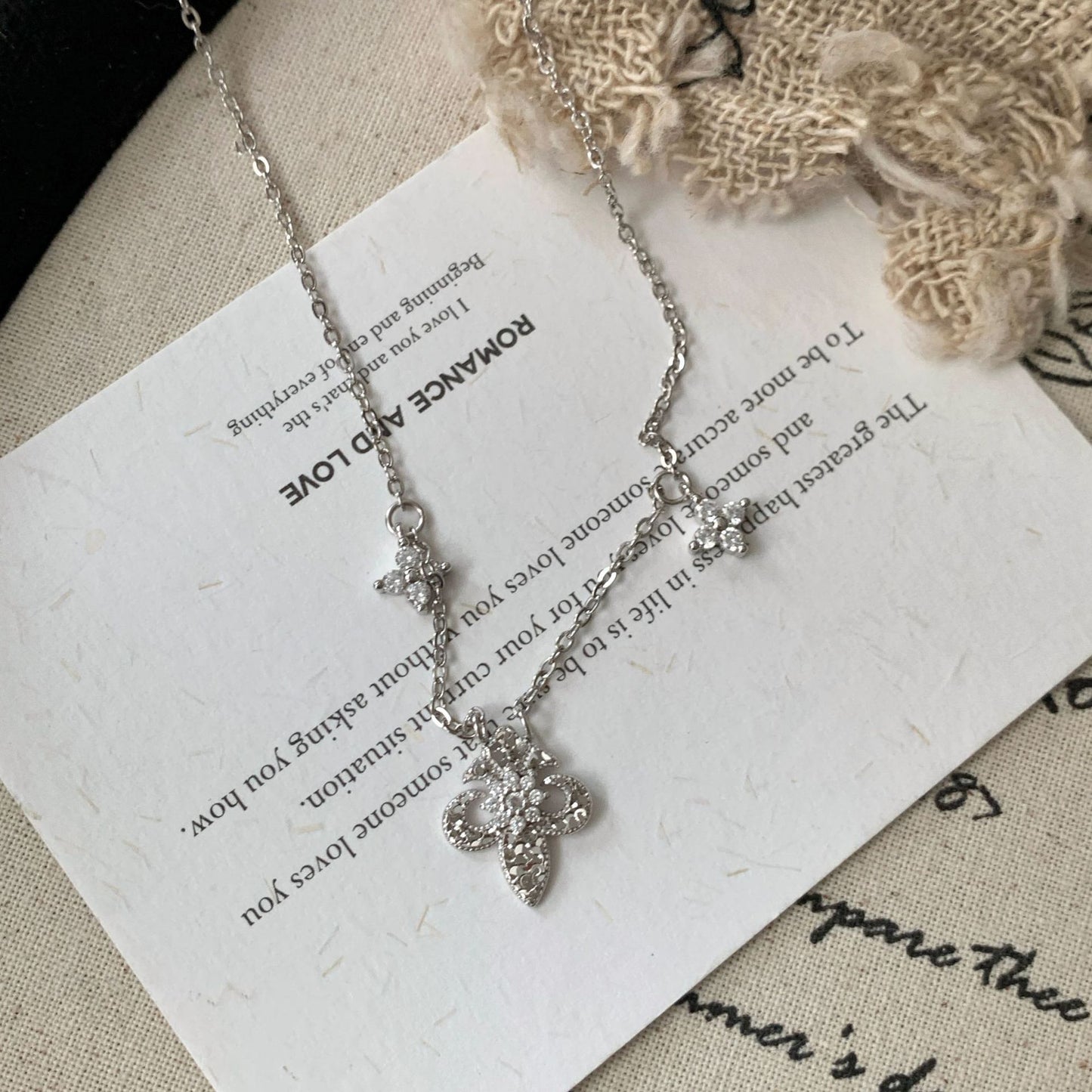 S925 Sterling Silver Iris Broken Ice Necklace for Women Vintage Mid-Century Style Light Luxury Niche Design Collarbone Chain