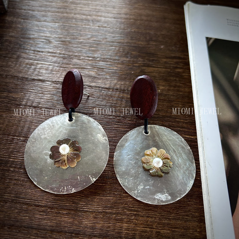 Monies Style Natural Fritillary Black Disc Shell Carved Flower Pearl Earrings Wooden Earrings Exaggerated Studs Handmade Earrings