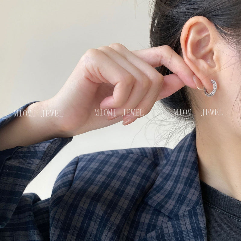 Weian Jewelry S925 Sterling Silver Round Earrings with Inlaid Diamonds, Exquisite and Elegant Commuting Style Earrings, Versatile Design for Women E004