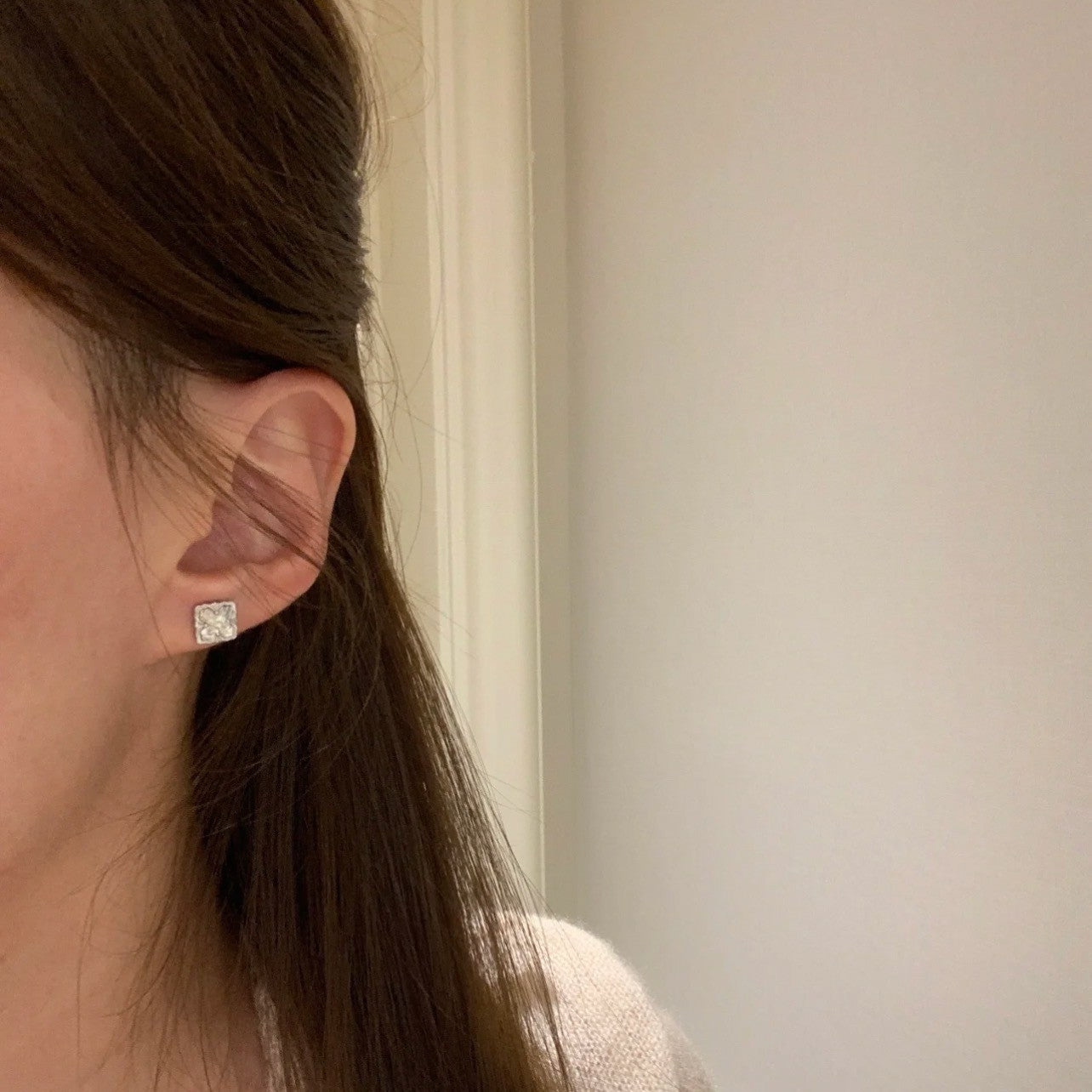 Pure Silver S925 Traditional Style CNC Craft Ice Stud Earrings Light Luxury High-end Elegant Exquisite Stud Earrings