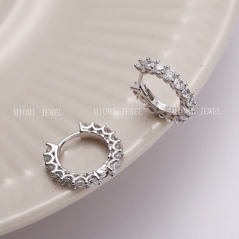 Weian Jewelry S925 Sterling Silver Round Earrings with Inlaid Diamonds, Exquisite and Elegant Commuting Style Earrings, Versatile Design for Women E004