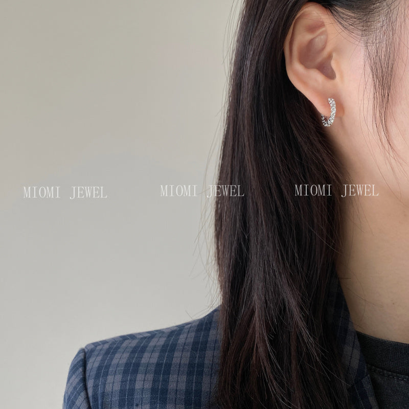 Weian Jewelry S925 Sterling Silver Round Earrings with Inlaid Diamonds, Exquisite and Elegant Commuting Style Earrings, Versatile Design for Women E004