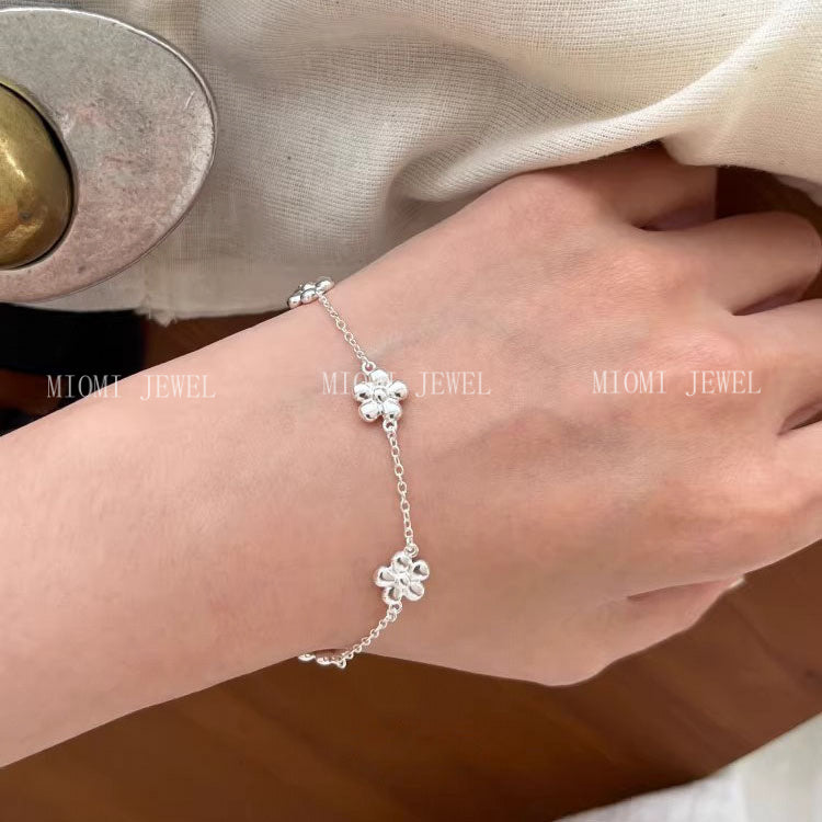 S925 Sterling Silver Small Flower Bracelet for Women, Mori Style, Fresh and Sweet, Simple and Elegant, Smooth Surface Flower Best Friend Jewelry