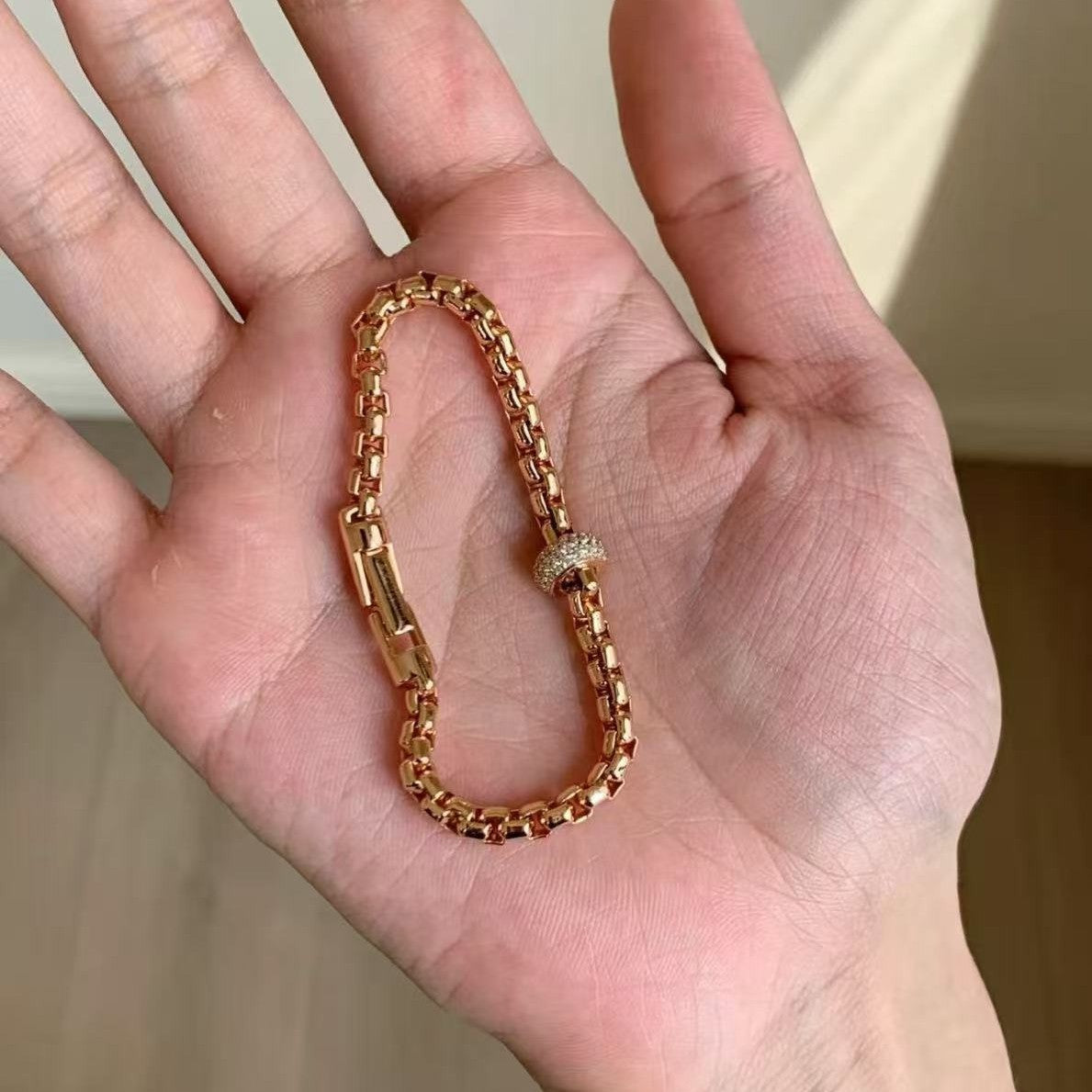 Pure Silver S925F Grape Vine Minimalist Interlocking Bracelet Light Luxury Smooth Versatile High-end Feel