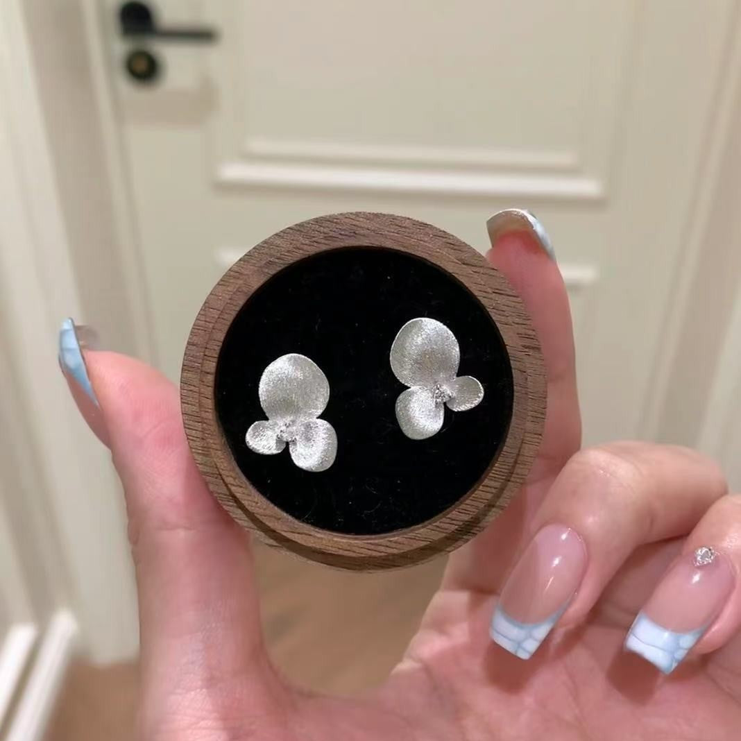 Brushed Craft Lily of the Valley Earrings with Diamonds, Elegant Fashionable Niche Three-Petal Flower, Exquisite Light Luxury Versatile