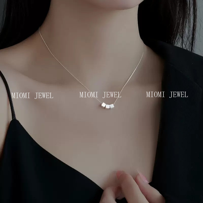 S925 Sterling Silver Small Sugar Cube Necklace for Women, Ins Style, Minimalist Design, Simple Brushed Three Cube Clavicle Chain