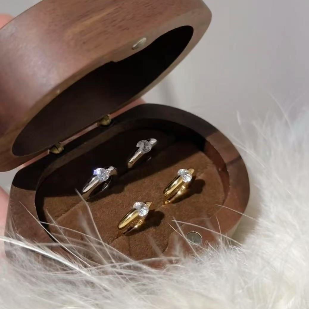 High Carbon Diamond UFO Earrings Daily Versatile Earrings Light Luxury High-end Niche Design Simple and Exquisite