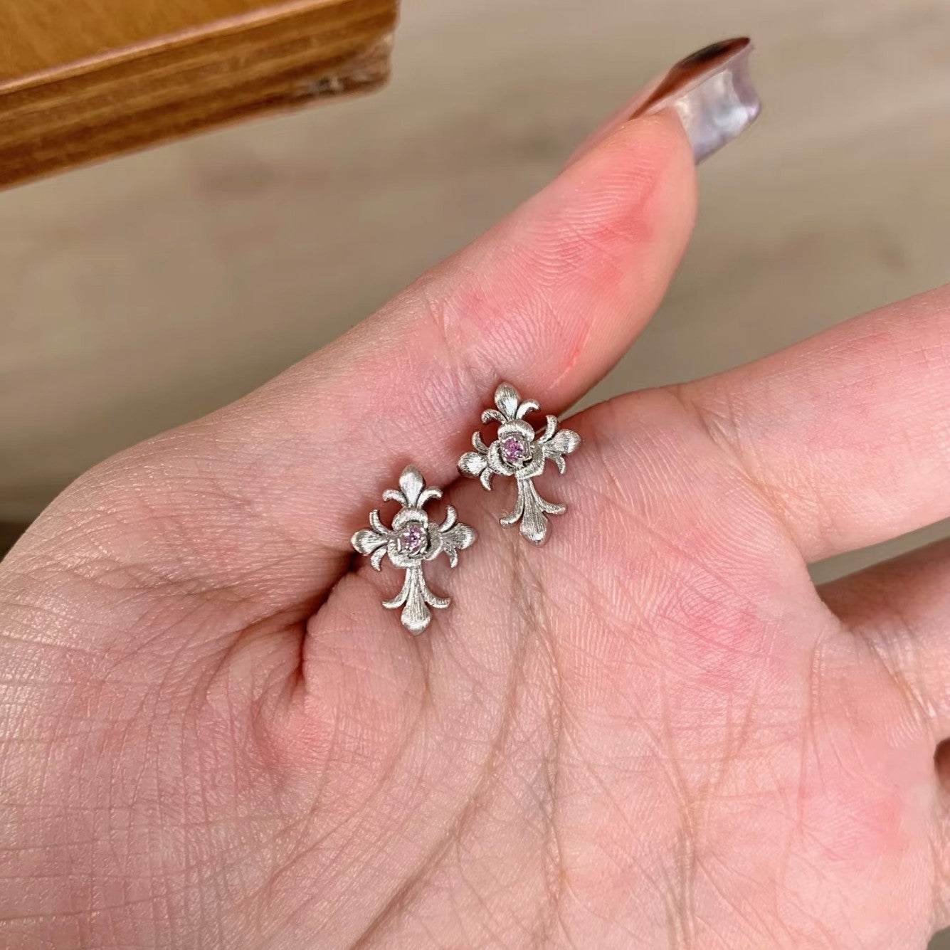 Brushed Craft Iris Flower Cross Earrings S925 Sterling Silver Vintage Light Luxury High-end Versatile Fashion Flower Earrings
