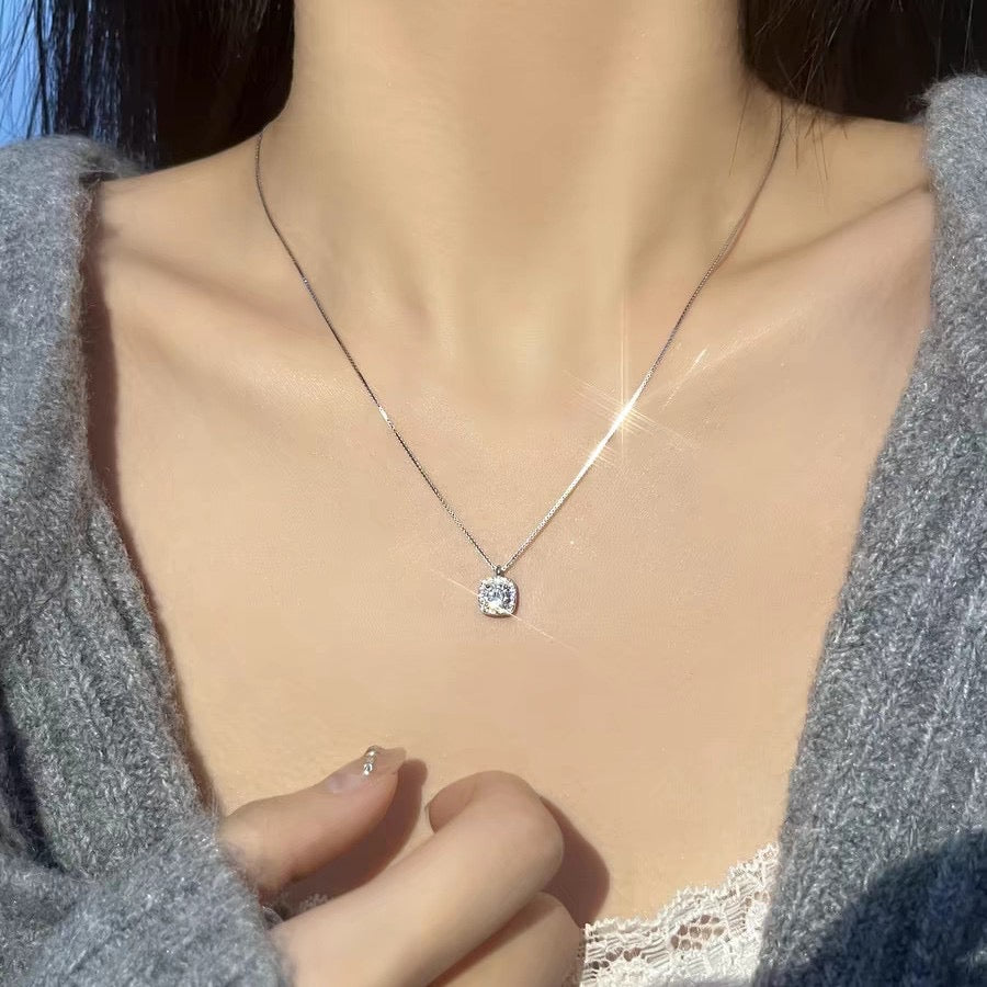 S925 pure silver zircon small sugar necklace female original design new light luxury senior sense cladbone chain