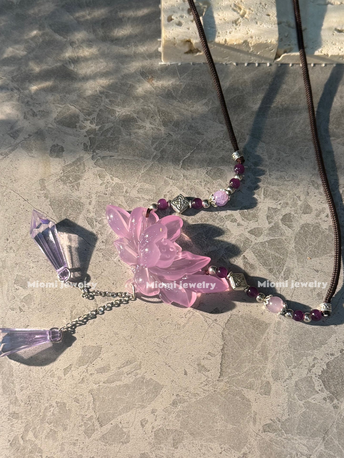 Lotus necklace with adjustable length