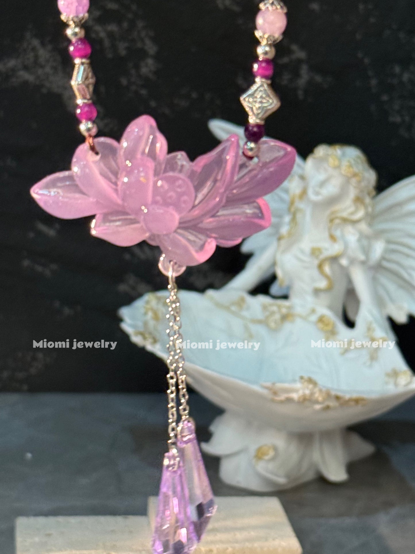 Lotus necklace with adjustable length