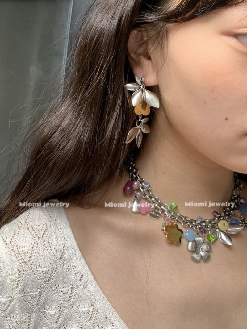 Miomi
“Passionate Rose" flower and leaf necklace, with a colorful and stylish personalized design whimsical cute fairycore