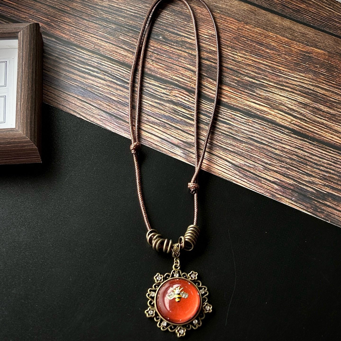 Vintage Bohemian Style Exaggerated Retro Glass Inlaid Adjustable Enamel Bee Necklace whimsical