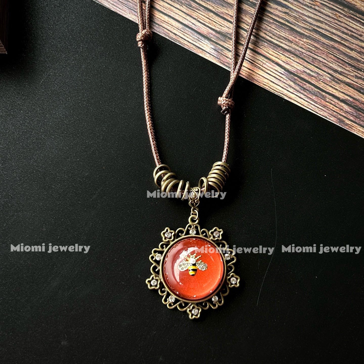 Vintage Bohemian Style Exaggerated Retro Glass Inlaid Adjustable Enamel Bee Necklace whimsical