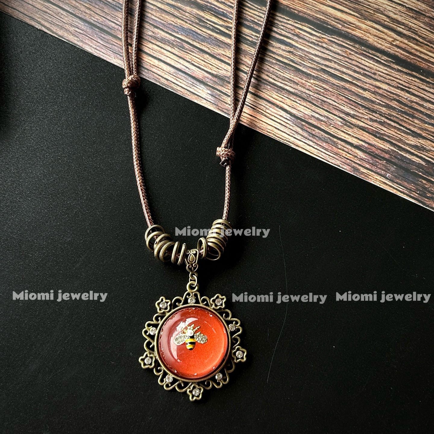 Vintage Bohemian Style Exaggerated Retro Glass Inlaid Adjustable Enamel Bee Necklace whimsical