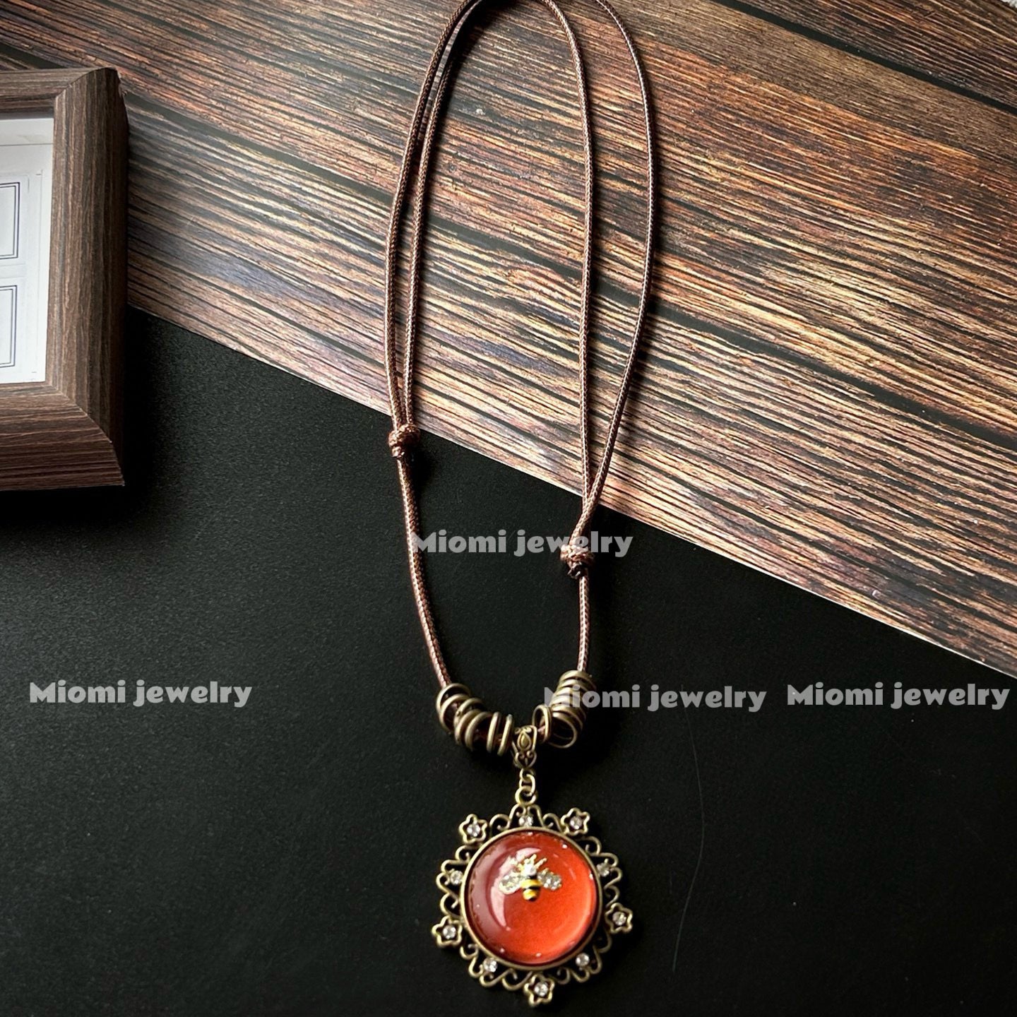 Vintage Bohemian Style Exaggerated Retro Glass Inlaid Adjustable Enamel Bee Necklace whimsical