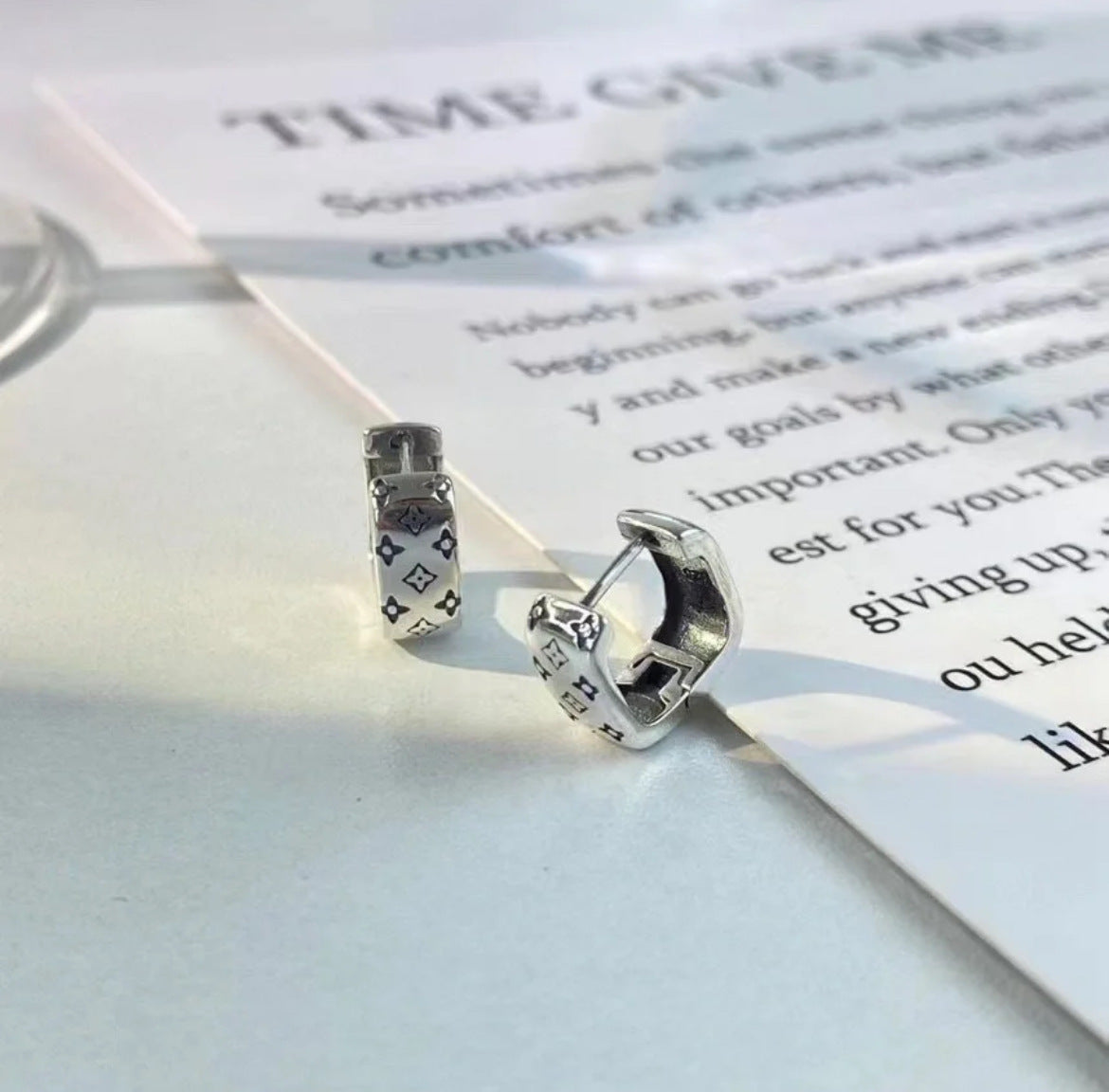 Sterling Silver S925Black and White Four-Leaf Clover Vintage Pattern Wide Earrings High-End Retro Style Earrings