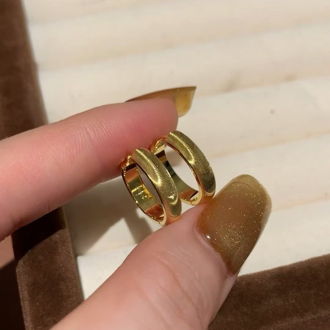 S925 Sterling Silver CNC Light and Shadow Cat Eye Earrings Niche Fashion Versatile Exquisite Simple Versatile