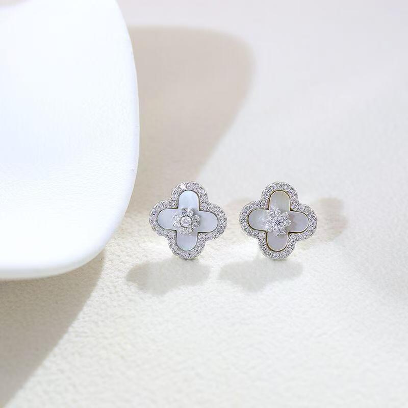 Popular Pink silver Four-Leaf Flower Earrings, ewelry Set Minimalist Luxury & Niche Style