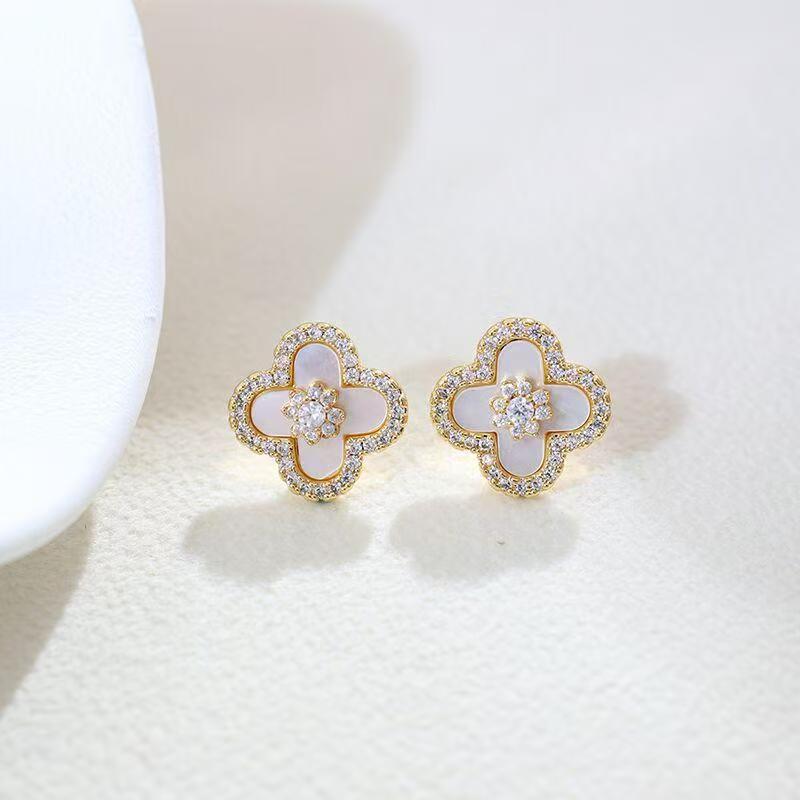 Popular Pink silver Four-Leaf Flower Earrings, ewelry Set Minimalist Luxury & Niche Style