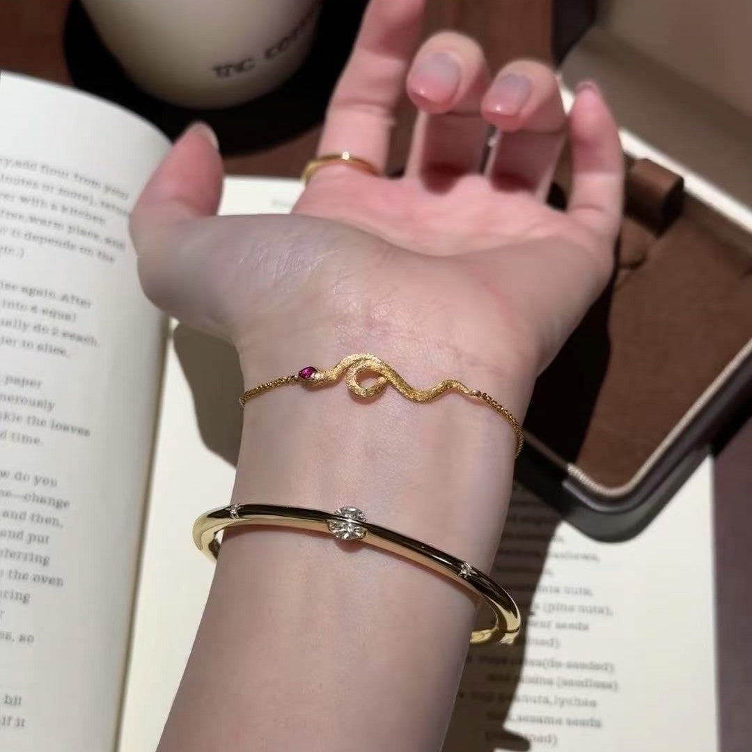 Brushed Craft Ruby Snake Bracelet Fashionable Exquisite Elegant Versatile Light Luxury Niche Retro Pearl