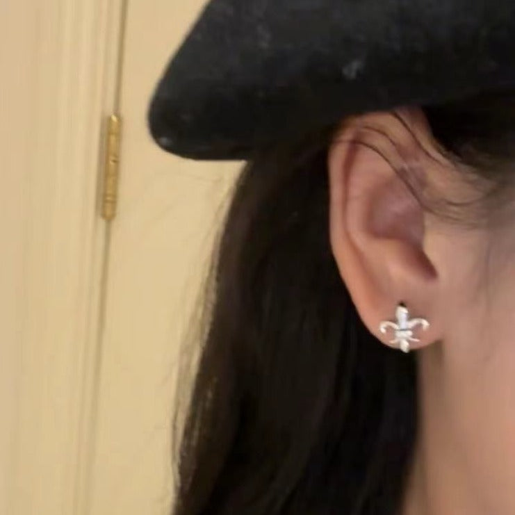 Iris Flower Brushed Earrings S925 Sterling Silver Vintage Court Style Light Luxury High-end Versatile Fashion Retro Flower Earrings