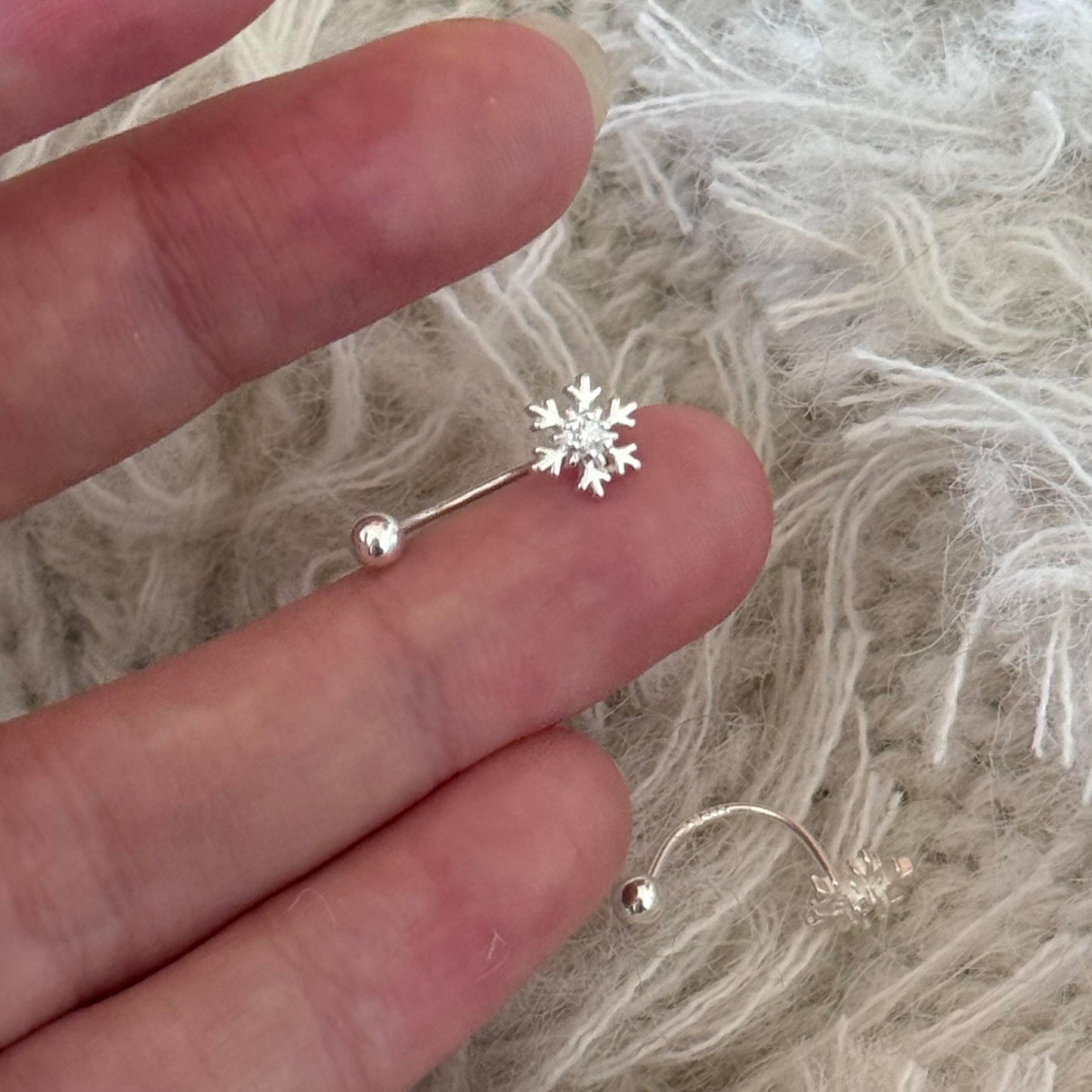 S925 Sterling Silver Snowflake Stud Earrings for Women, Niche Design, Simple and Versatile, Korean Christmas Ear Piercing Jewelry