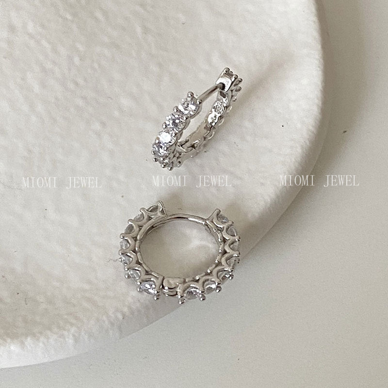 Weian Jewelry S925 Sterling Silver Round Earrings with Inlaid Diamonds, Exquisite and Elegant Commuting Style Earrings, Versatile Design for Women E004