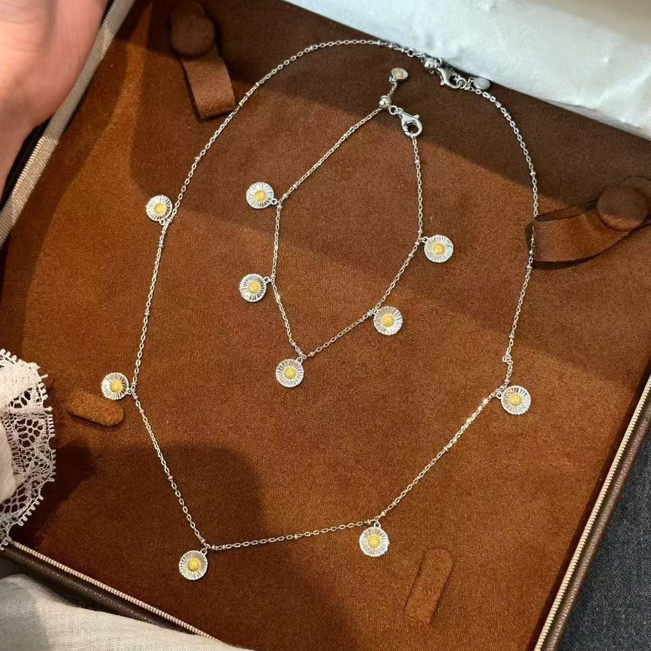 Sterling Silver S925 New Vintage Summer Daisy Necklace Bracelet Set Light Luxury High-end Retro
