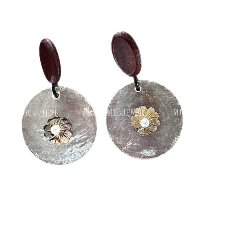 Monies Style Natural Fritillary Black Disc Shell Carved Flower Pearl Earrings Wooden Earrings Exaggerated Studs Handmade Earrings