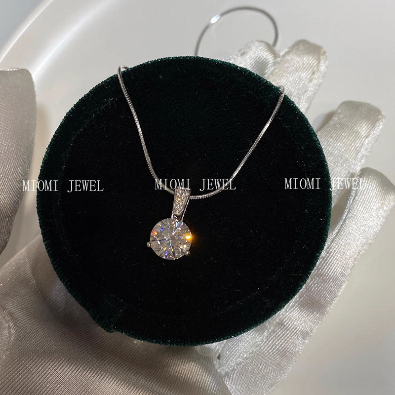 S925 Sterling Silver Ultra Sparkling Single Diamond Necklace for Women, Ins Style, Niche Light Luxury Design, High-End Geometric Water Drop Snake Bone Chain