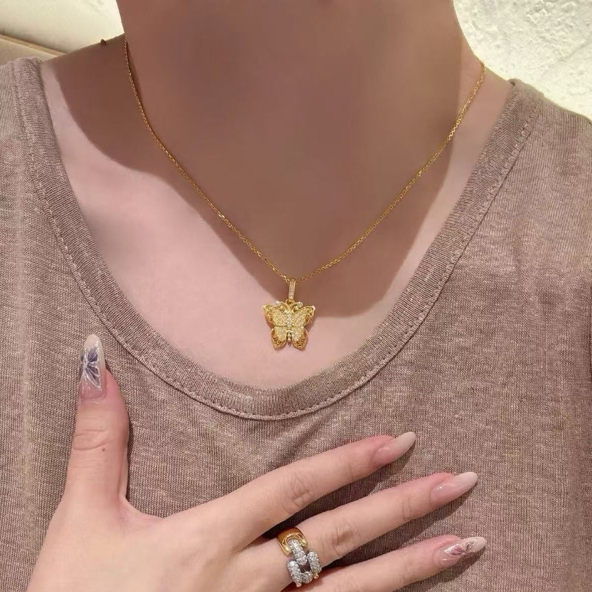 High Carbon Diamond Old Shop Same Style Butterfly Pendant Necklace Filigree Inlaid Diamond Collarbone Chain Necklace