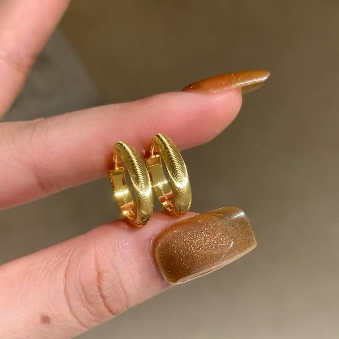 S925 Sterling Silver CNC Light and Shadow Cat Eye Earrings Niche Fashion Versatile Exquisite Simple Versatile