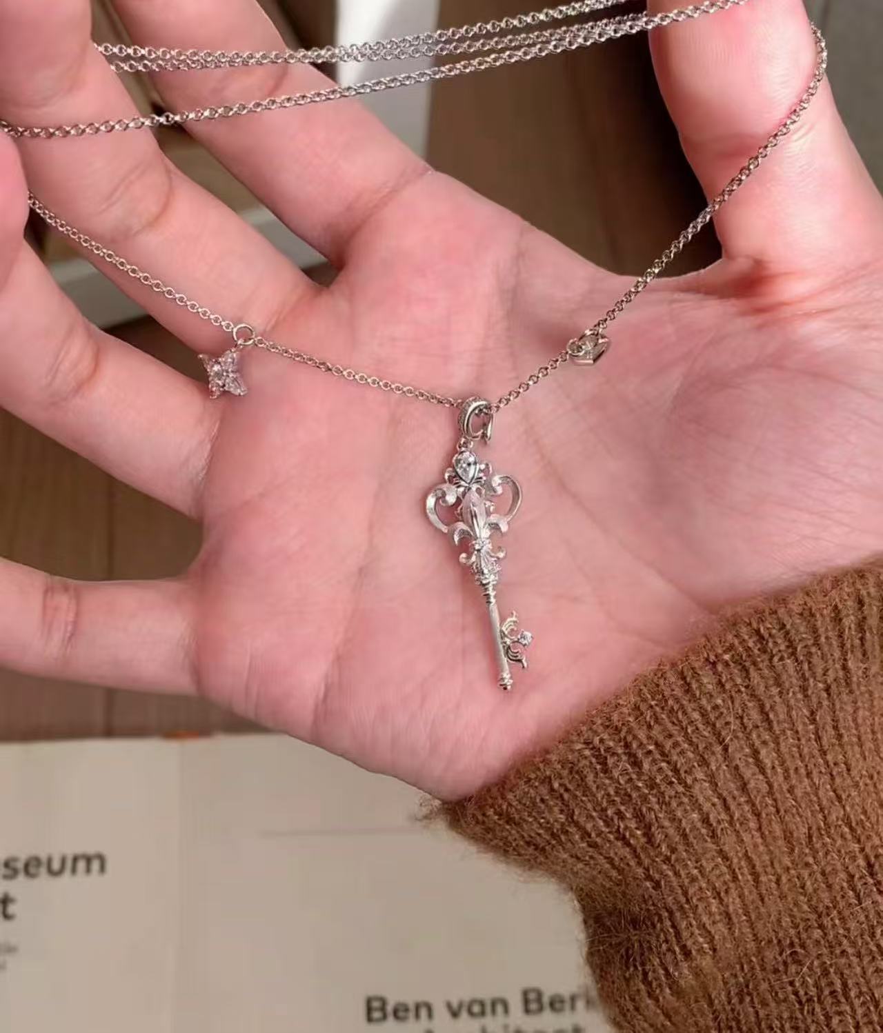 Sterling Silver S925Brushed Craft Iris Flower Fairy Wand Key Necklace for Women, Niche Light Luxury High-end Collarbone Chain