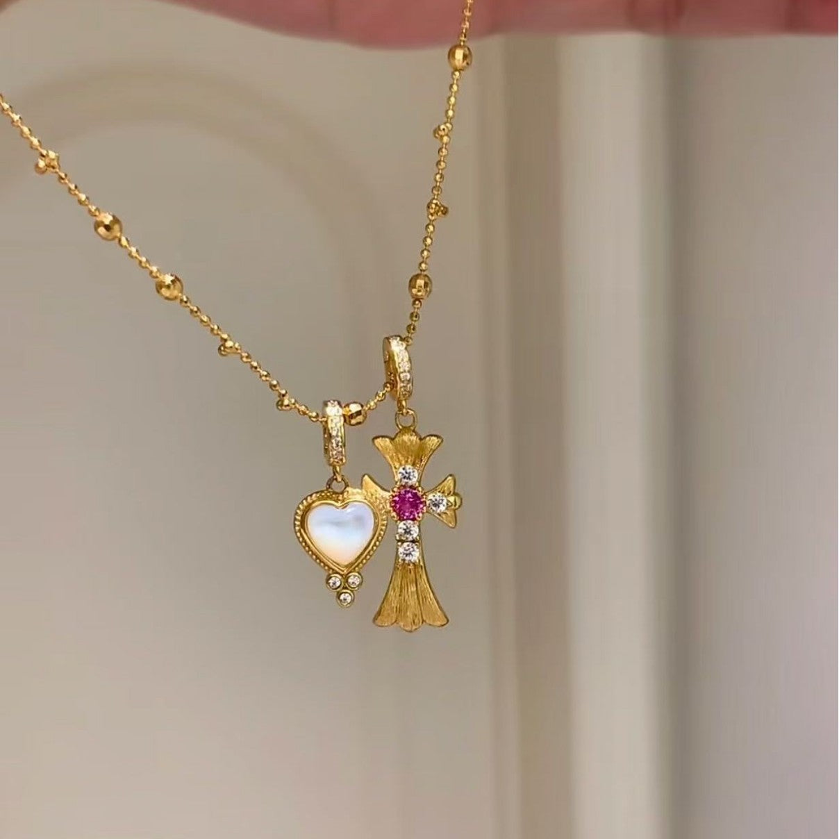 Brushed Craft American Retro Cross Heart White Shell Fairy Chain Necklace Niche Design Light Luxury High-end Feel