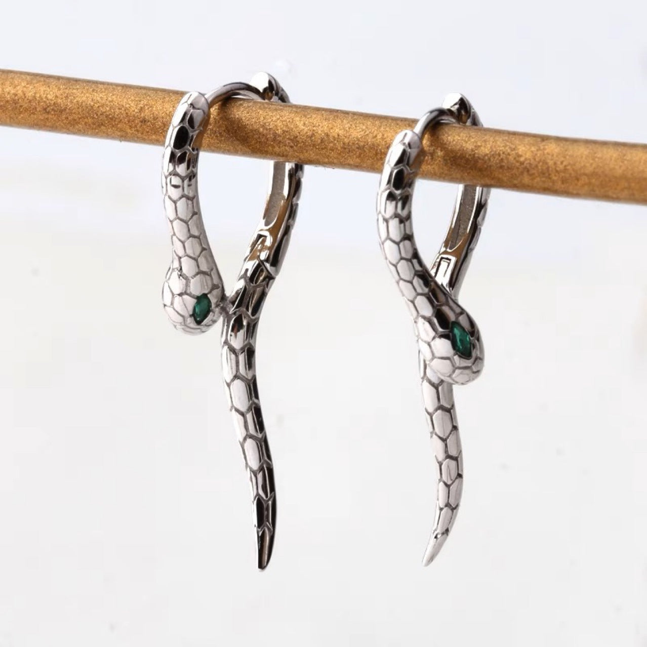Sterling Silver Snake-Shaped Long Earrings Studs for Women, Light Luxury, High-End Feel, Niche Ear Clips, Design Sense, Wrapped Personality, European and American Style Earrings