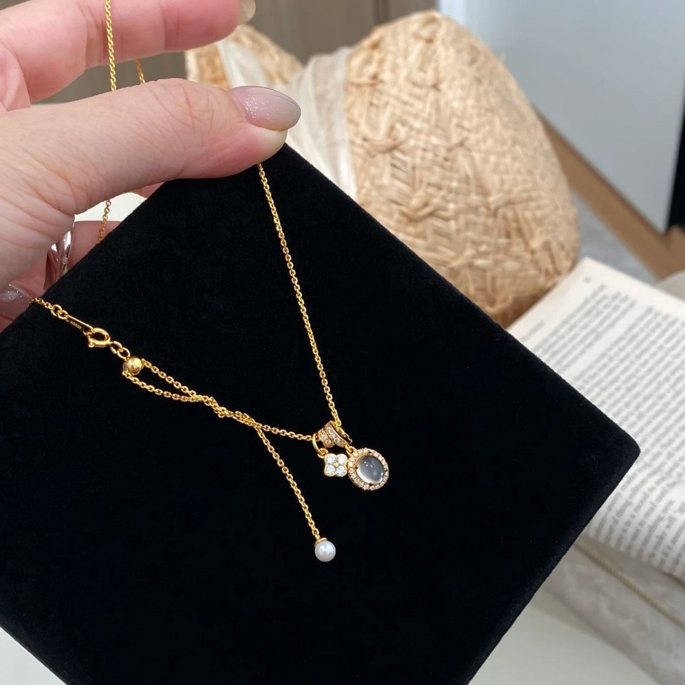 Dragon Heart Same Style Natural Water Foam Jade Four-Leaf Clover Necklace Light Luxury Niche Sparkling Diamond Exquisite Internet Celebrity Collarbone Chain