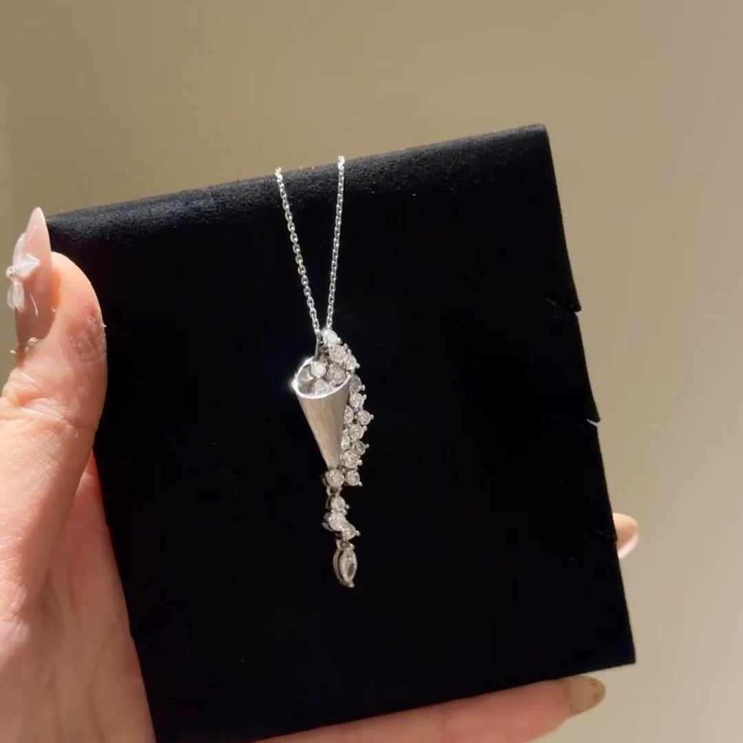 Brushed Craft High Carbon Diamond Galaxy Full Diamond Hourglass Necklace French Retro Sparkling Diamond Collarbone Chain Light Luxury Simple Jewelry