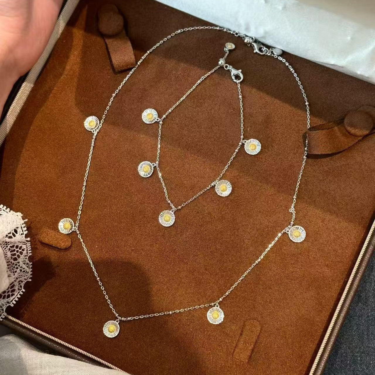 Sterling Silver S925 New Vintage Summer Daisy Necklace Bracelet Set Light Luxury High-end Retro