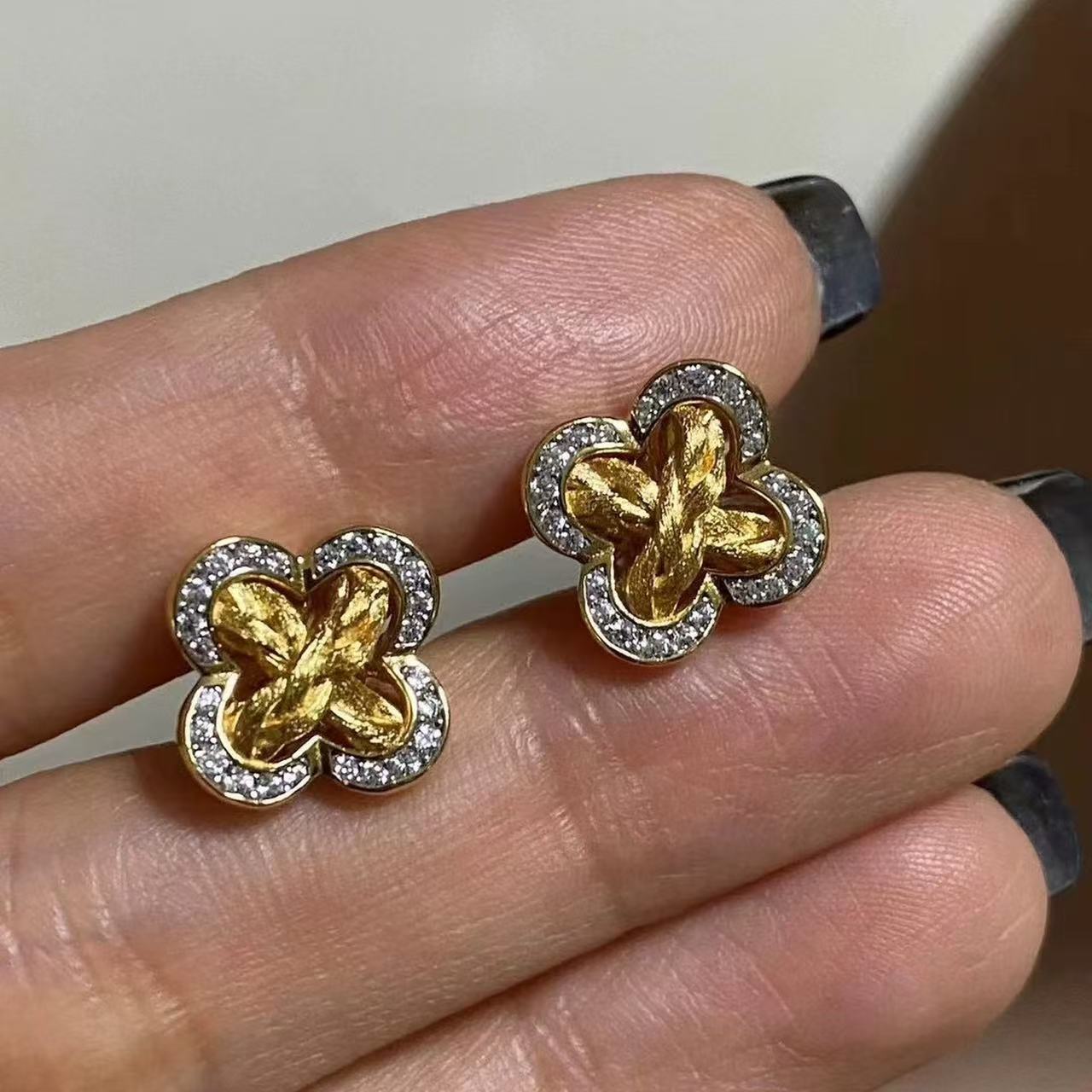 Italian Vintage Brushed S925 Sterling Silver Four-Leaf Clover Zircon Earrings Finger Diamond Inlay Niche Fashion Versatile Exquisite Simple