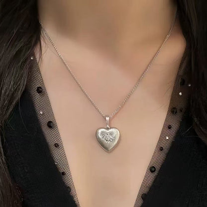 Italian Vintage Style Brushed Craft Cloth Heart Pendant Fairy Chain Niche Design Versatile High-end