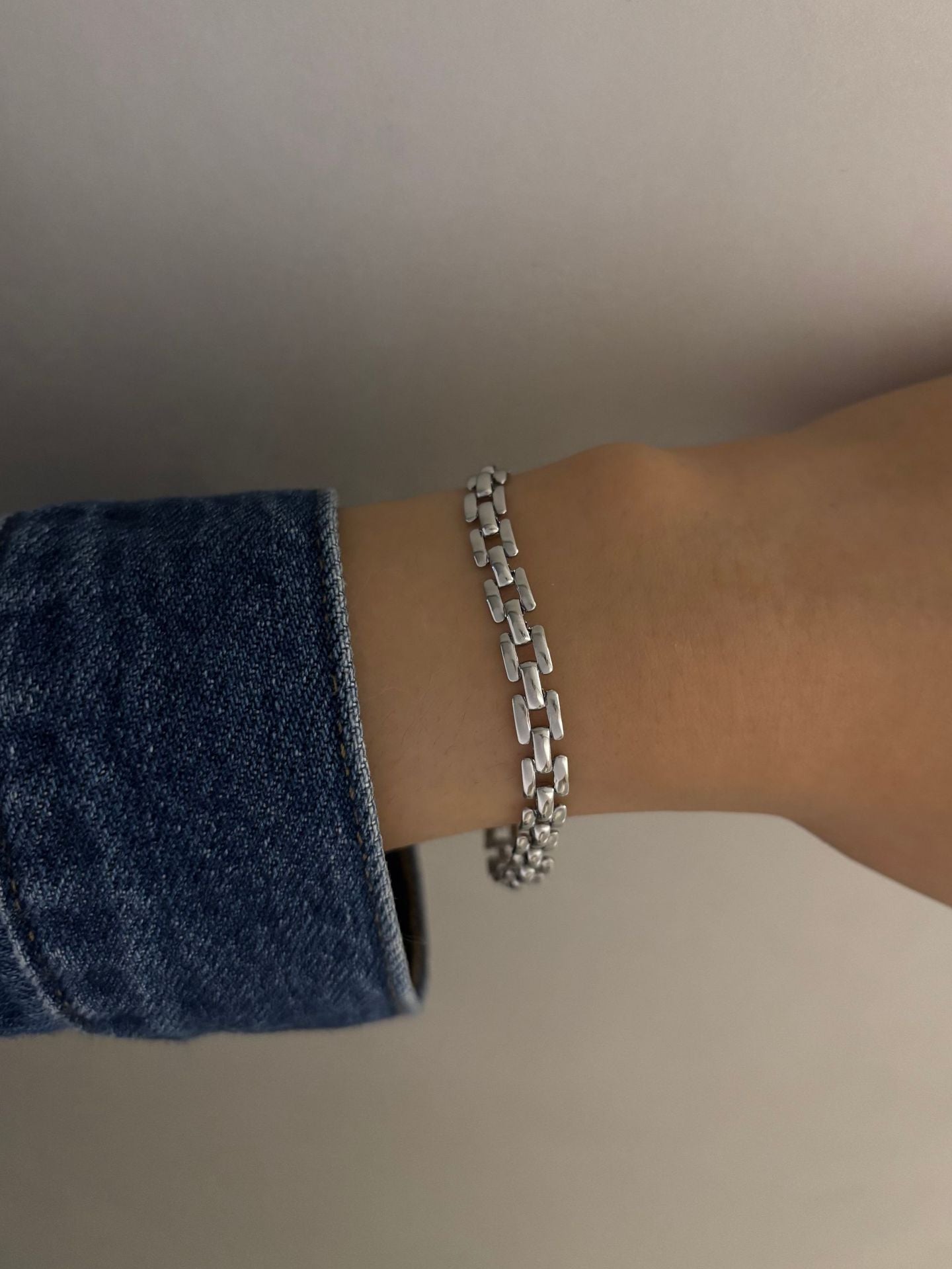 2025 New Stainless Steel Bracelet Hot-Selling Luxury High-End Micro-Paved Zirconia High-Grade Women's Bracelet