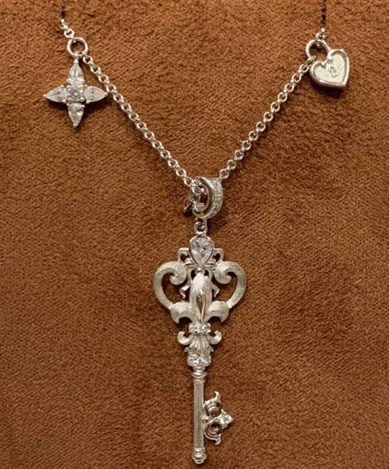 Sterling Silver S925Brushed Craft Iris Flower Fairy Wand Key Necklace for Women, Niche Light Luxury High-end Collarbone Chain