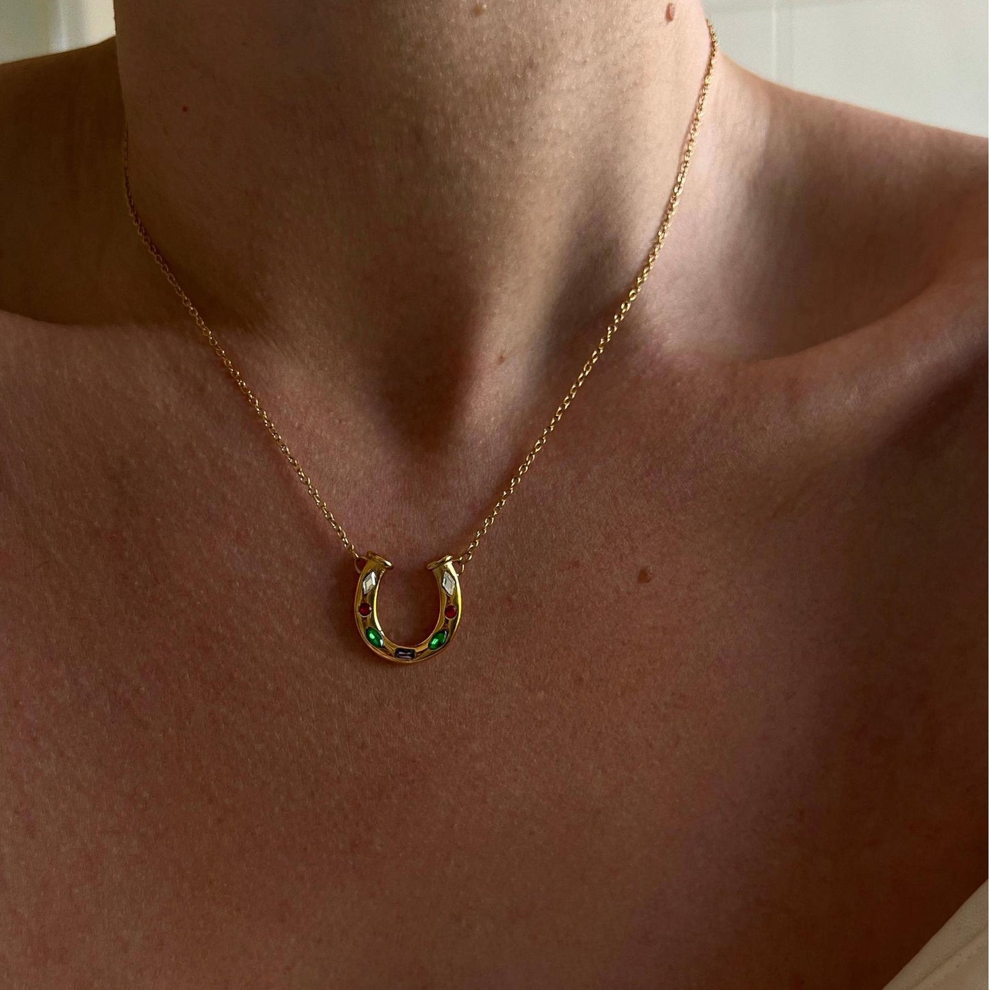 Stainless Steel gold Lucky Horseshoe U-Shaped Necklace Rainbow Element Kaleidoscope Lucky Symbol Inlaid Diamond Collarbone Chain for Women Color Retention