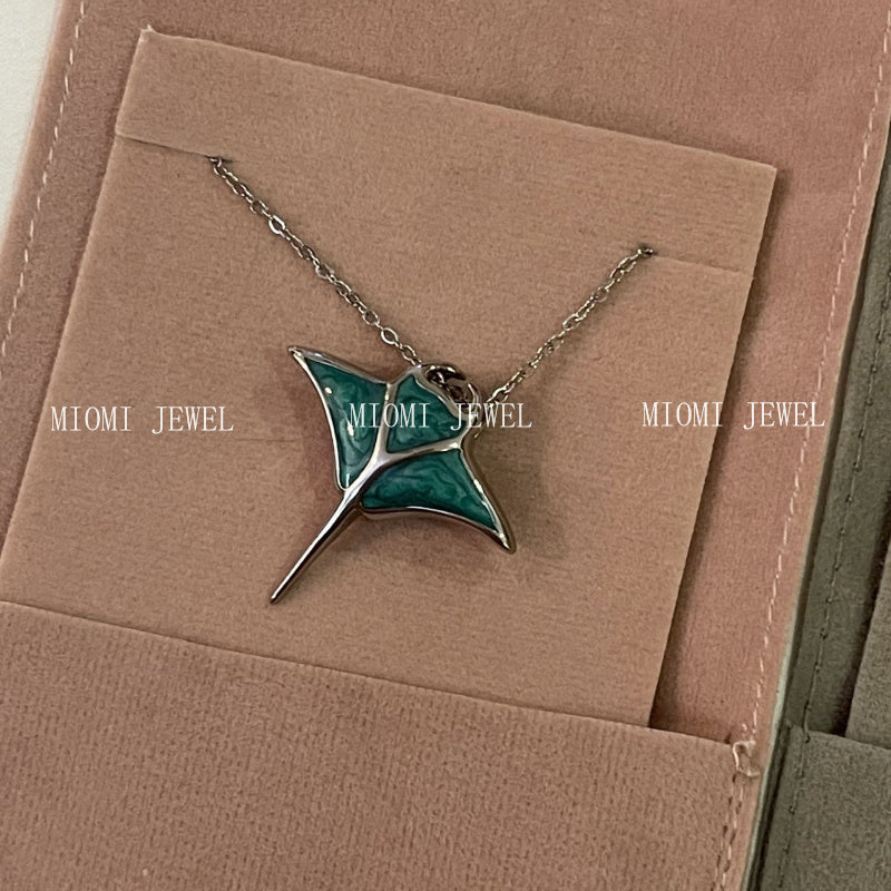 S925 Sterling Silver Manta Ray Pendant Necklace Unique Personality Design Marine Life Manta Ray Pendant Choker