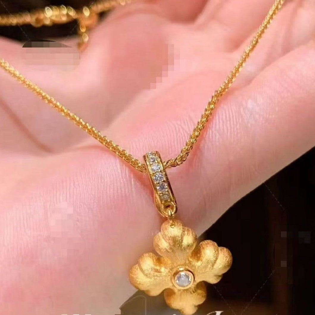 Brushed Craft Chubby Three-Dimensional Iris Flower Necklace Universal Clasp Simple Light Luxury High-End Exquisite Temperament Collarbone Chain