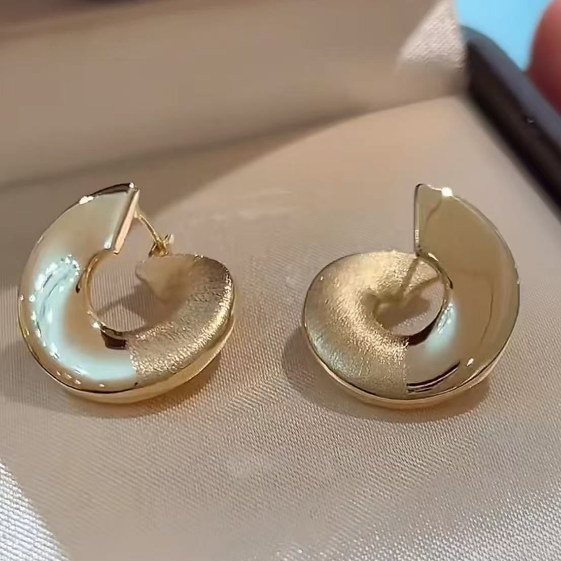 Brushed Craft Swirl Irregular Exaggerated Large Earrings Light Luxury High-end Minimalist Personality Asymmetrical