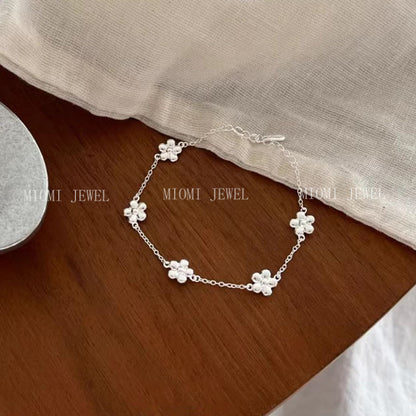 S925 Sterling Silver Small Flower Bracelet for Women, Mori Style, Fresh and Sweet, Simple and Elegant, Smooth Surface Flower Best Friend Jewelry
