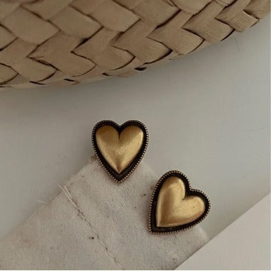 Sterling Silver S925 Vintage Gold Heart Stud Earrings Antique Craftsmanship Mid-century Style High-end Three-dimensional Peach Heart Earrings for Women