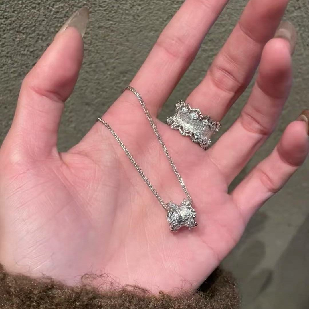 Vintage Buchi Style Brushed Craft Passepartout Necklace High-end Design Light Luxury Personality Versatile Fashion